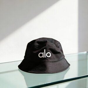Alo Contrast Logo Black Bucket Hat White Embroidery